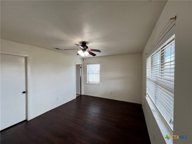 Building Photo - 10694 FM1670