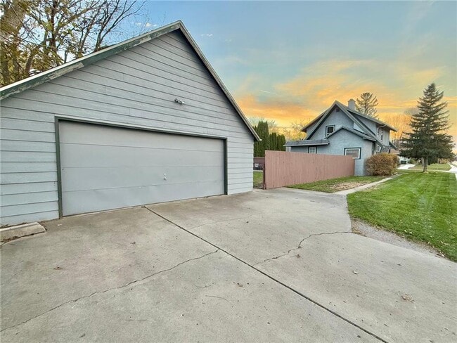 Building Photo - 1201 6th St SW