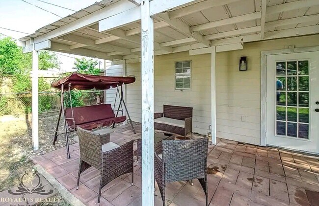 Building Photo - 707 Sprucewood Ln