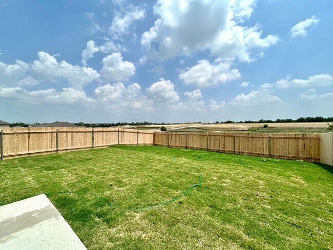 Building Photo - Spacious & Updated 4/BR 3/5/BA Home with M...