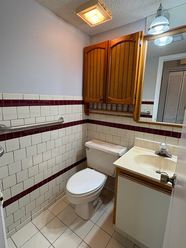 Building Photo - 922 Fairwood Lakes Dr