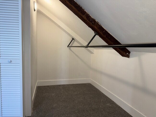 Building Photo - 25 Pine St