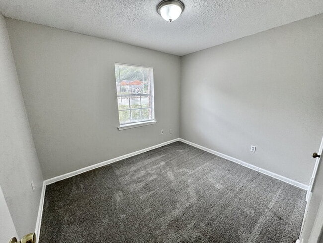 Building Photo - 4540 Spring Valley Dr