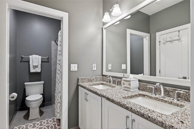 Building Photo - 348 Horseman Blvd