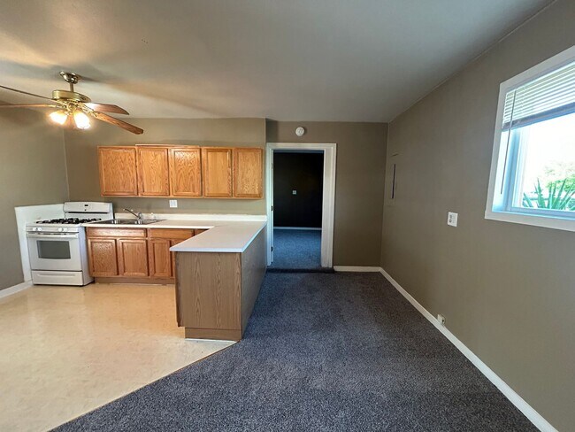 Building Photo - 1441 Coldwell Ave