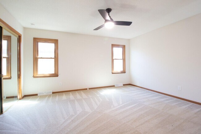 Building Photo - 4 Bed 3 Bath 2 Car Garage-1/2 off 1st Mont...