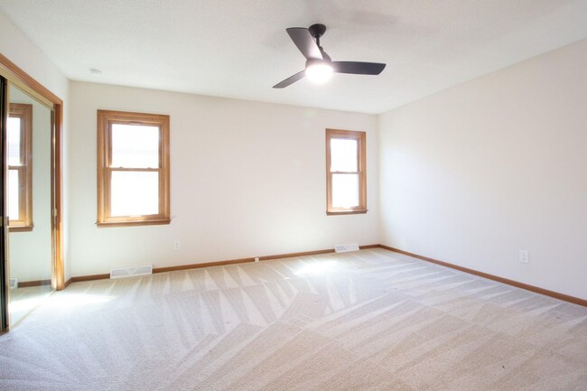 Building Photo - 4 Bed 3 Bath 2 Car Garage