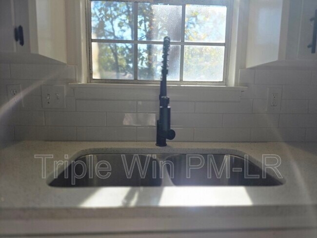 Building Photo - 5505 Crescent Dr