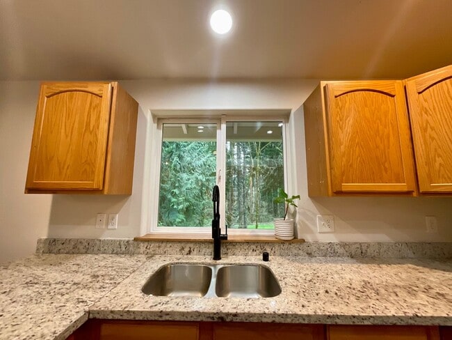 Building Photo - Beautiful 3 Bedroom, 2.5 Bath Home in Gated Clearwood Community!