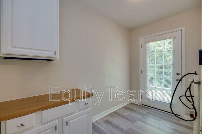 Building Photo - 9751 Marino Dr