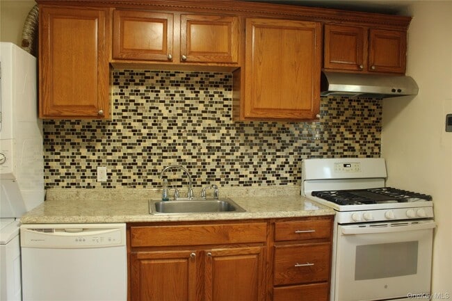 Building Photo - 1 Fishkill Glen Dr