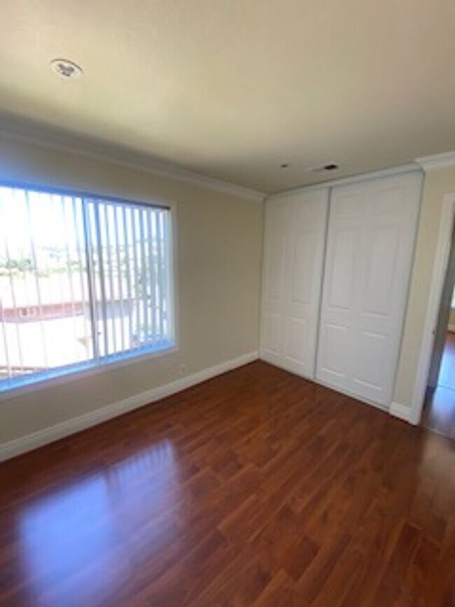 Building Photo - 4 Bedroom, 2.5 Bathrooms