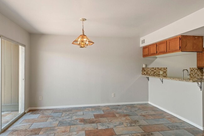 Building Photo - Waterfront Townhome in Elkins Lake