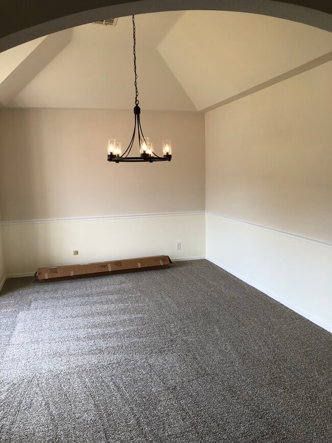 front dining/office/living space - 800 N Laurel Ave