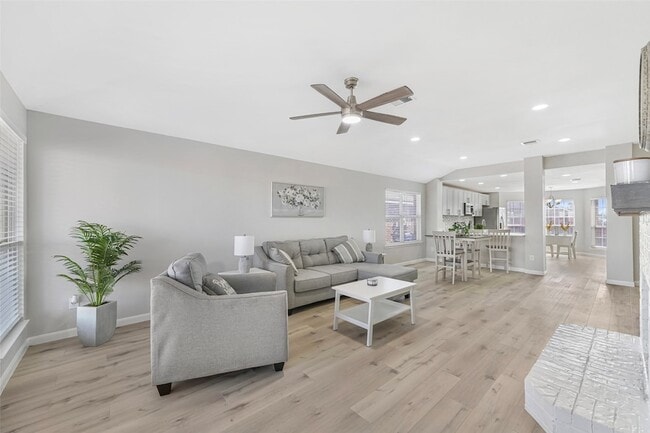 Building Photo - 2608 Glenhaven Dr