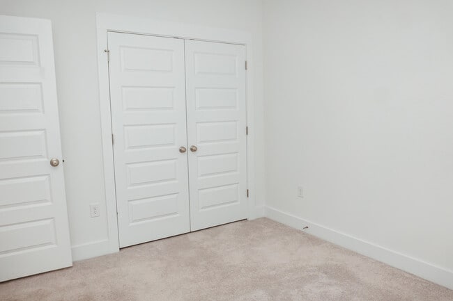 Building Photo - 233 Lyla Ln