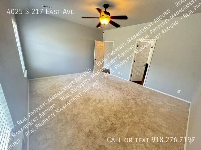 Building Photo - Beautiful 4-Bedroom Home with Office, Cove...