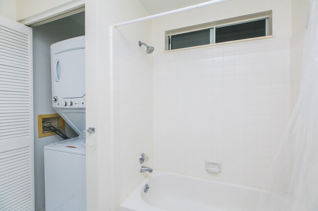 Building Photo - 95-270 Waikalani Dr. #I204