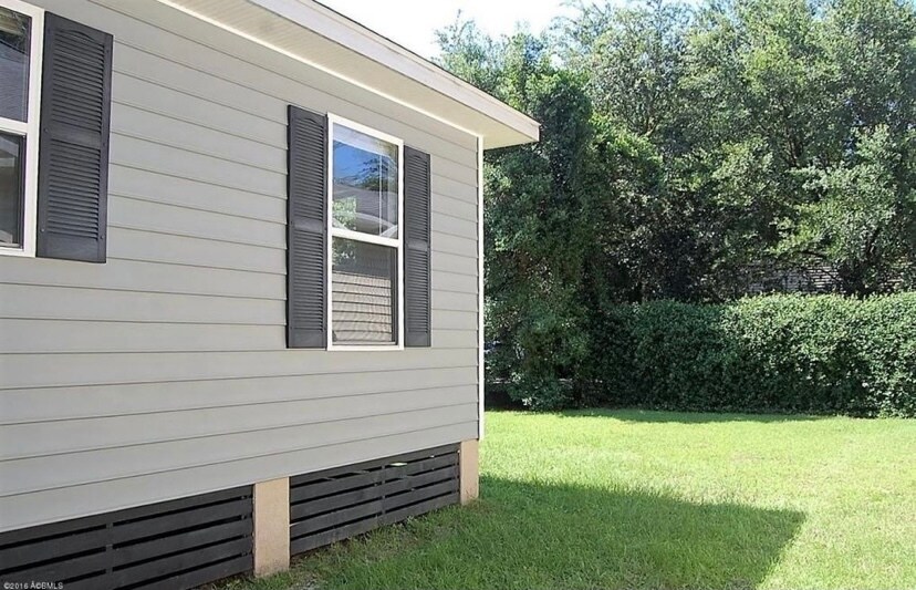 Building Photo - 8 Lagaree Ct