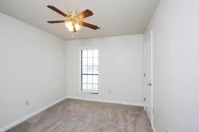 Building Photo - 5565 Liberty Ridge Cove