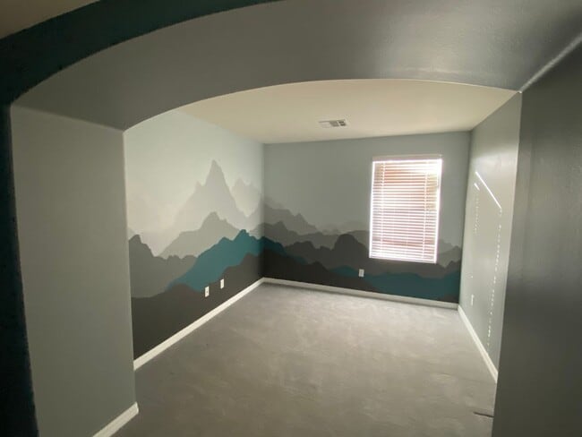 Building Photo - Gorgeous 4Bed/2.5Bath/2Car, 2-Story Residence with Loft in Mountains Edge Area gated Community!