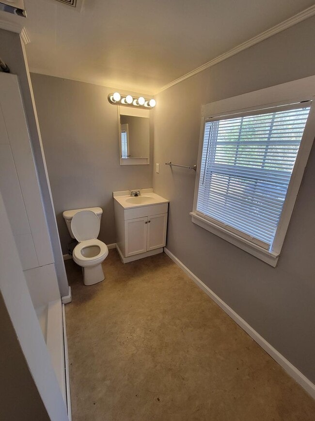 Building Photo - 2 Bedroom/1Bath Home Located  in Burlington, NC! APPLY NOW