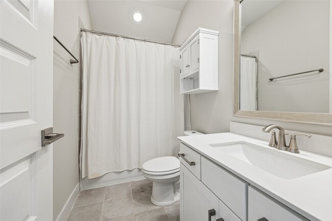 Building Photo - 2707 Oakheath Crst Ct