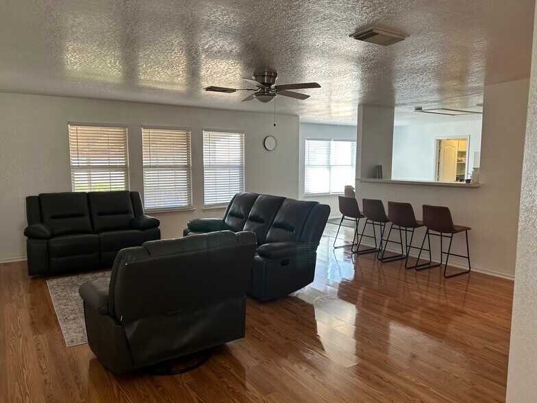 Building Photo - 867 Spyglass Dr