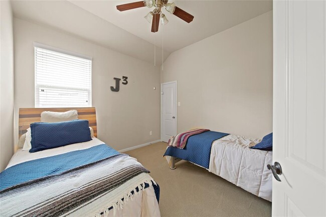 Building Photo - 2402 Via Montesano