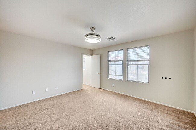 Building Photo - Beautiful 3 Bedroom Home!