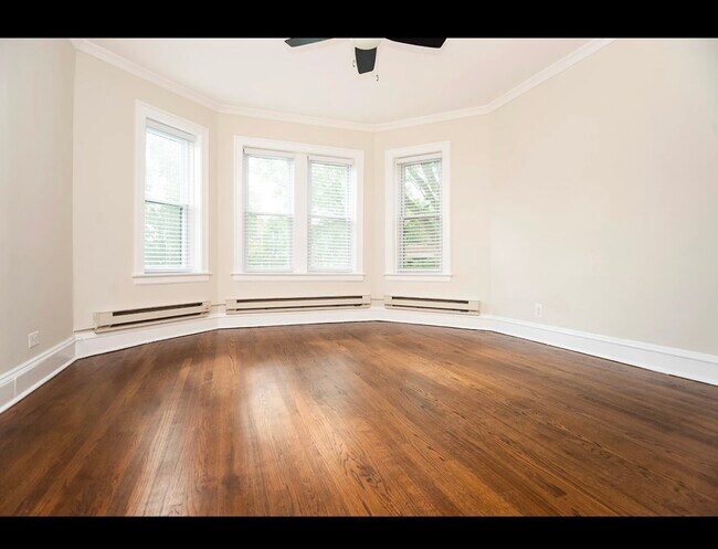 Building Photo - 3815 N Greenview Ave