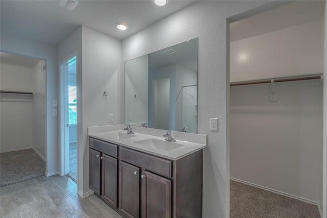 Building Photo - 204 Rockbridge Dr