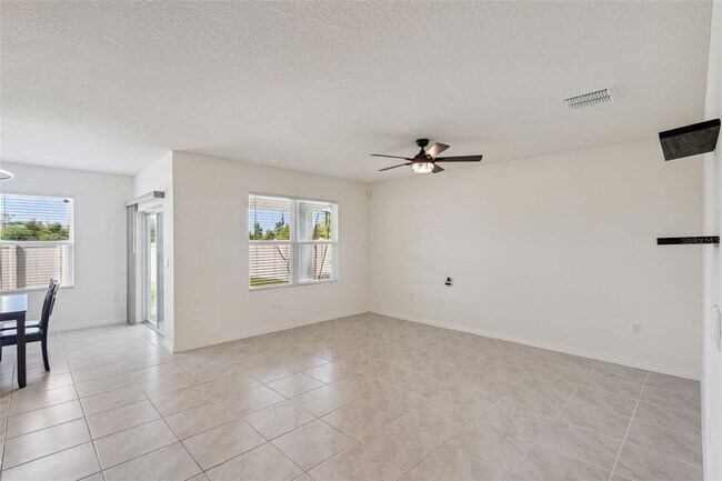 Building Photo - 544 Park Pl Blvd