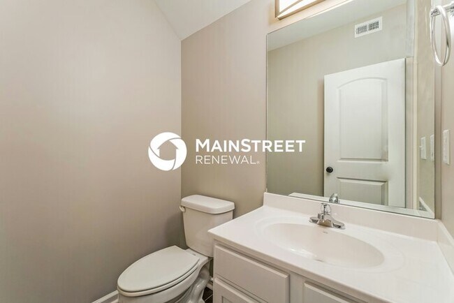 Building Photo - 3 Bedroom Pet-Friendly Home in Jeffersonville, IN with Main Street Renewal