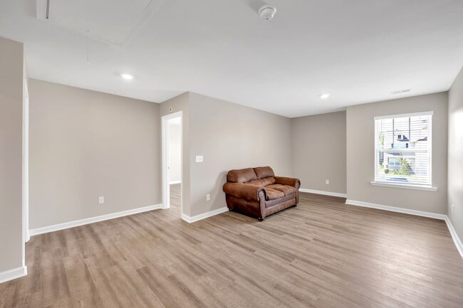 Building Photo - 207 Bridlewood Ln