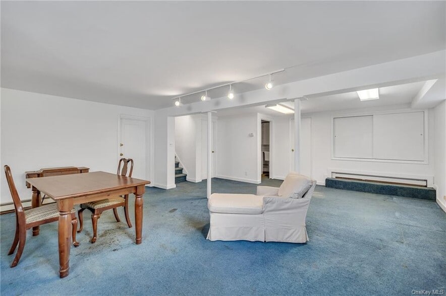 Building Photo - 6 Wildway