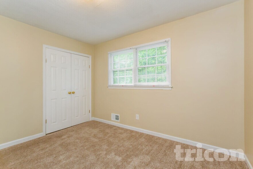 Building Photo - 1374 Live Oak Ln