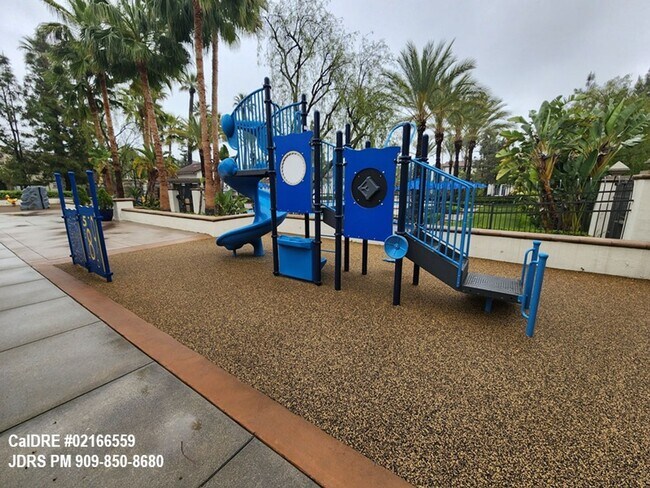 Building Photo - Azusa 2 bedroom Townhome
