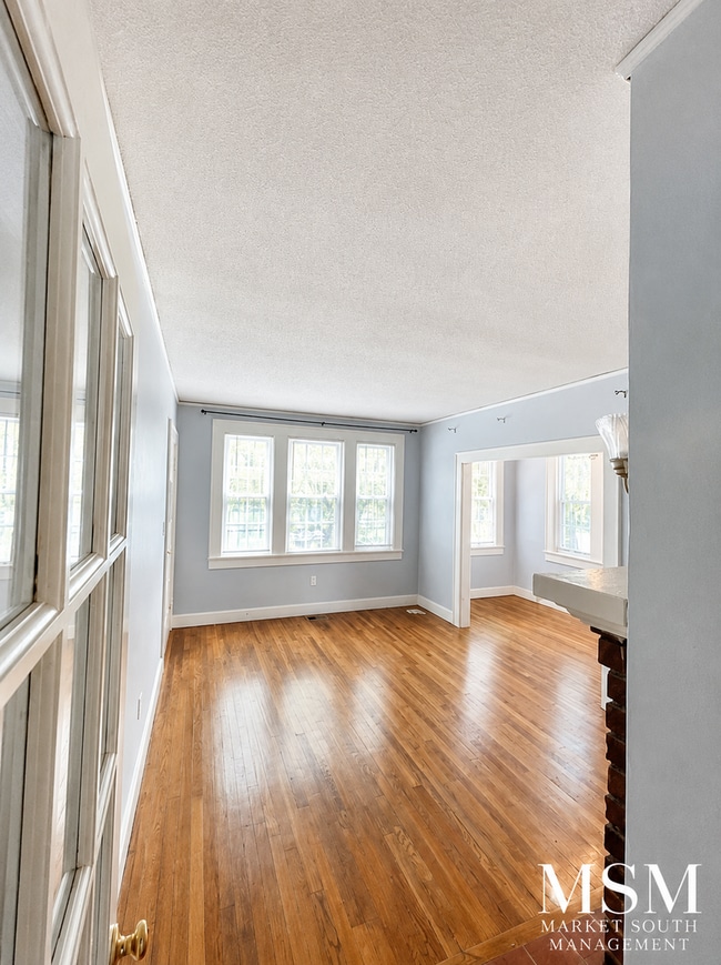 Building Photo - Midtown apartment