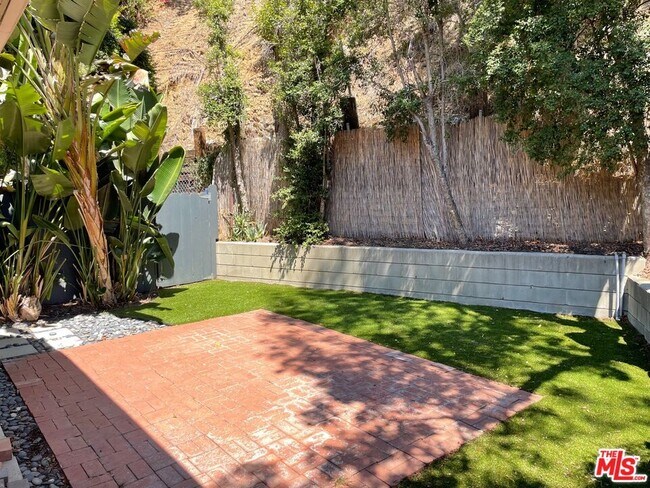 Building Photo - 2154 N Beverly Glen Blvd