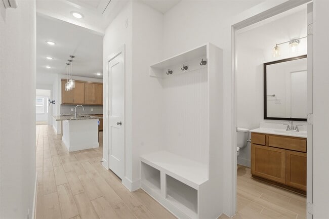 Building Photo - 10035 Crescendo Wy