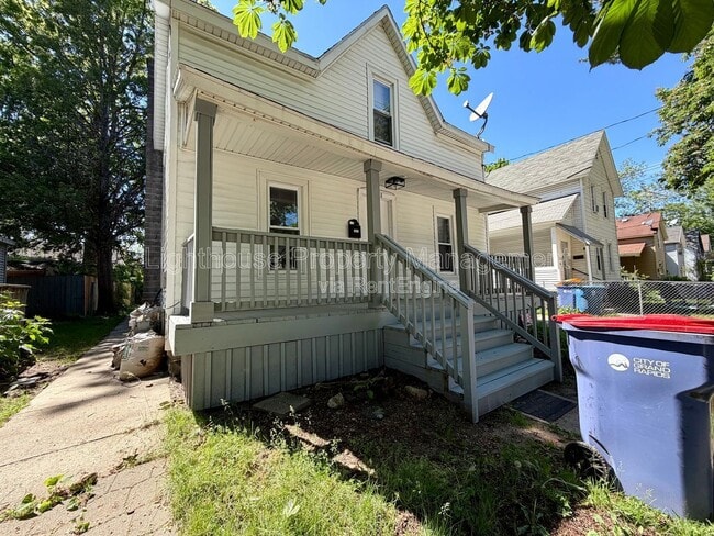 Building Photo - 1011 Quarry Ave NW