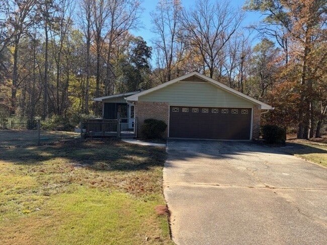 Building Photo - 185 Redwood Cir