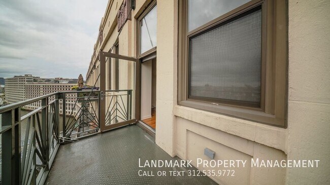 Building Photo - 758 N Larrabee St