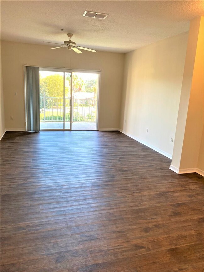 Building Photo - 625 Fairway Dr