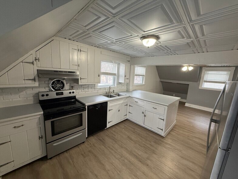 Primary Photo - 11 Chadwick St