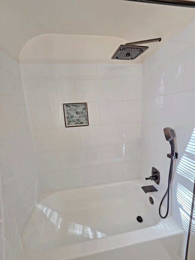 Building Photo - California Getaway