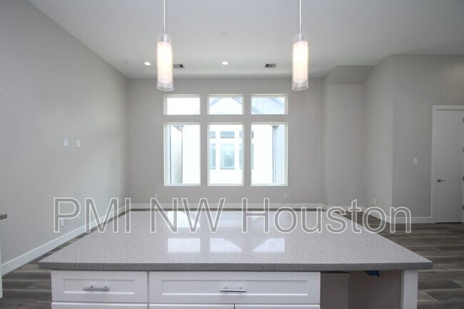Building Photo - 5904 Gardendale Dr
