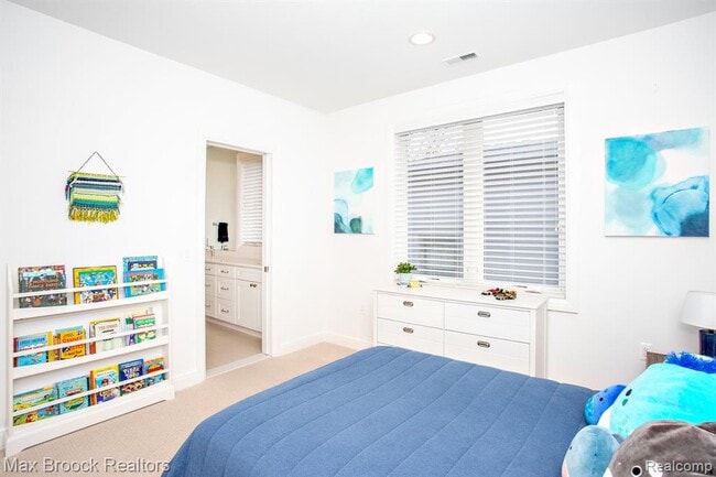 Building Photo - 25925 York Rd