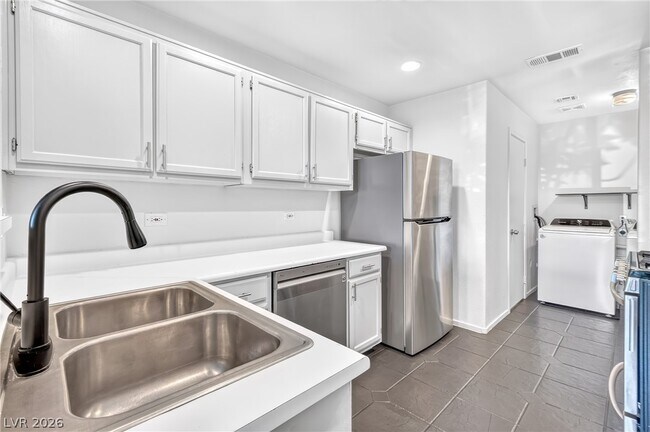 Building Photo - 224 Star Cluster Cir